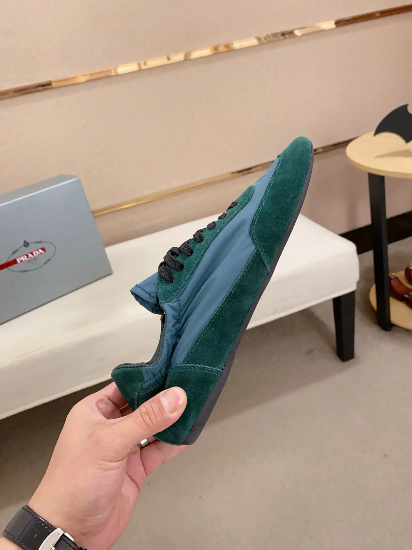 Men's shoes 💰 500💰 ✔️✔️✔️High version High-quality new PRADA counters are launched simultaneously. The new men's shoes and 😘fabrics are selected from first-layer cow suede and waterproof fabrics, and are made by pure handicrafts. Lining: Full sheepskin lining. 👍🏿 High-end ☄️ air-cushion molded anti-slip rubber outsole, exquisite lines, simple and elegant, comfortable and high-end for leisure travel. Number of yards: 38 to 44. Can be customized45